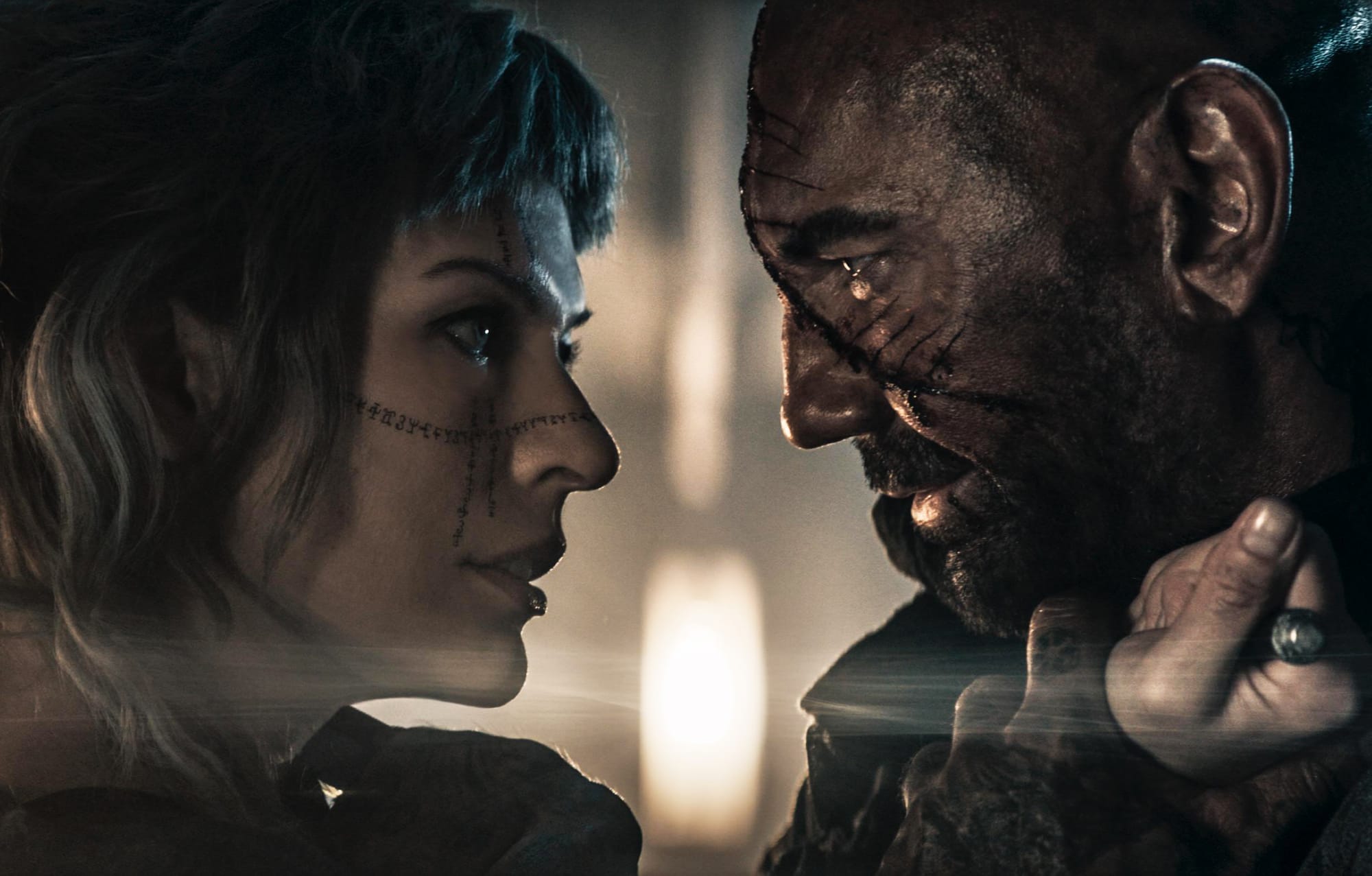 Dave Bautista ve Milla Jovovich’li ‘Kayıp Topraklar’dan İlk Fragman