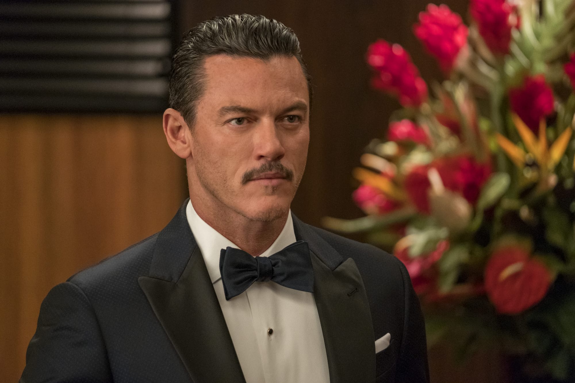 Luke Evans, Roman Uyarlaması Dizi ’The Party’nin Başrolünde