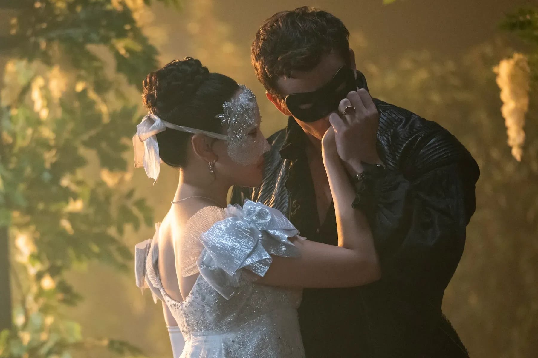 "Gümüş Maskenin Altındaki Külkedisi": 'Bridgerton 4. Sezon 1. Kısım' İncelemesi