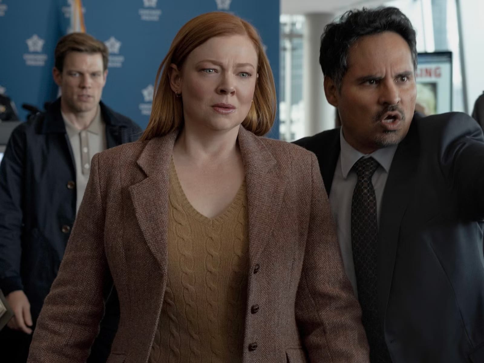 "Duvardaki Baltanın Kanlı İzi": 'All Her Fault (2025)' Dizi İncelemesi