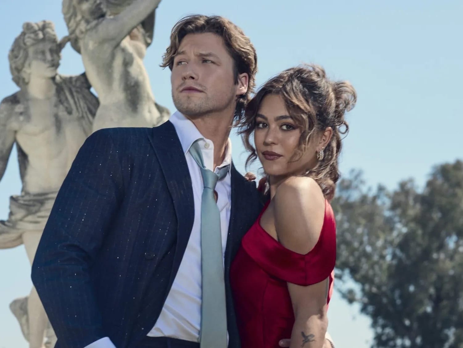 'Off Campus' 2. Sezonunda Odak Değişiyor: 'Allie' ve 'Dean' Dizinin Yeni Ana Çifti