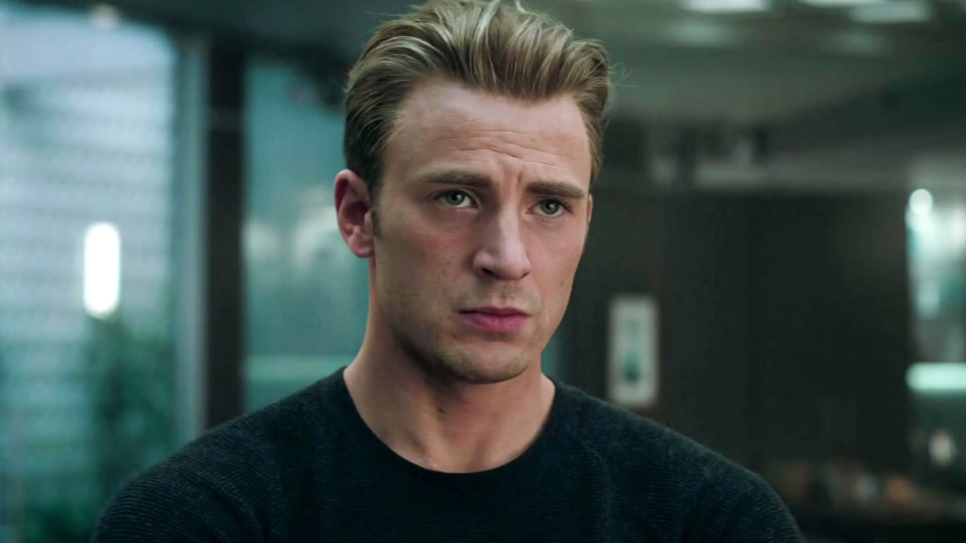 Chris Evans: "Russo Kardeşler Steve Rogers'ın Canına Okumayı Seviyor"