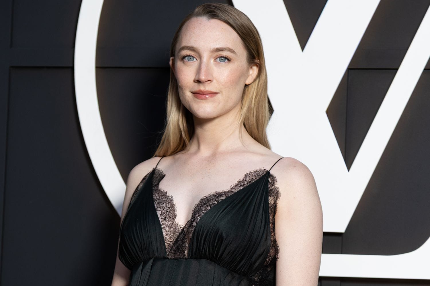Saoirse Ronan, James Bond Kötüsünü Oynamak İstiyor: “Karanlık Tarafa Geçmek İstiyorum”