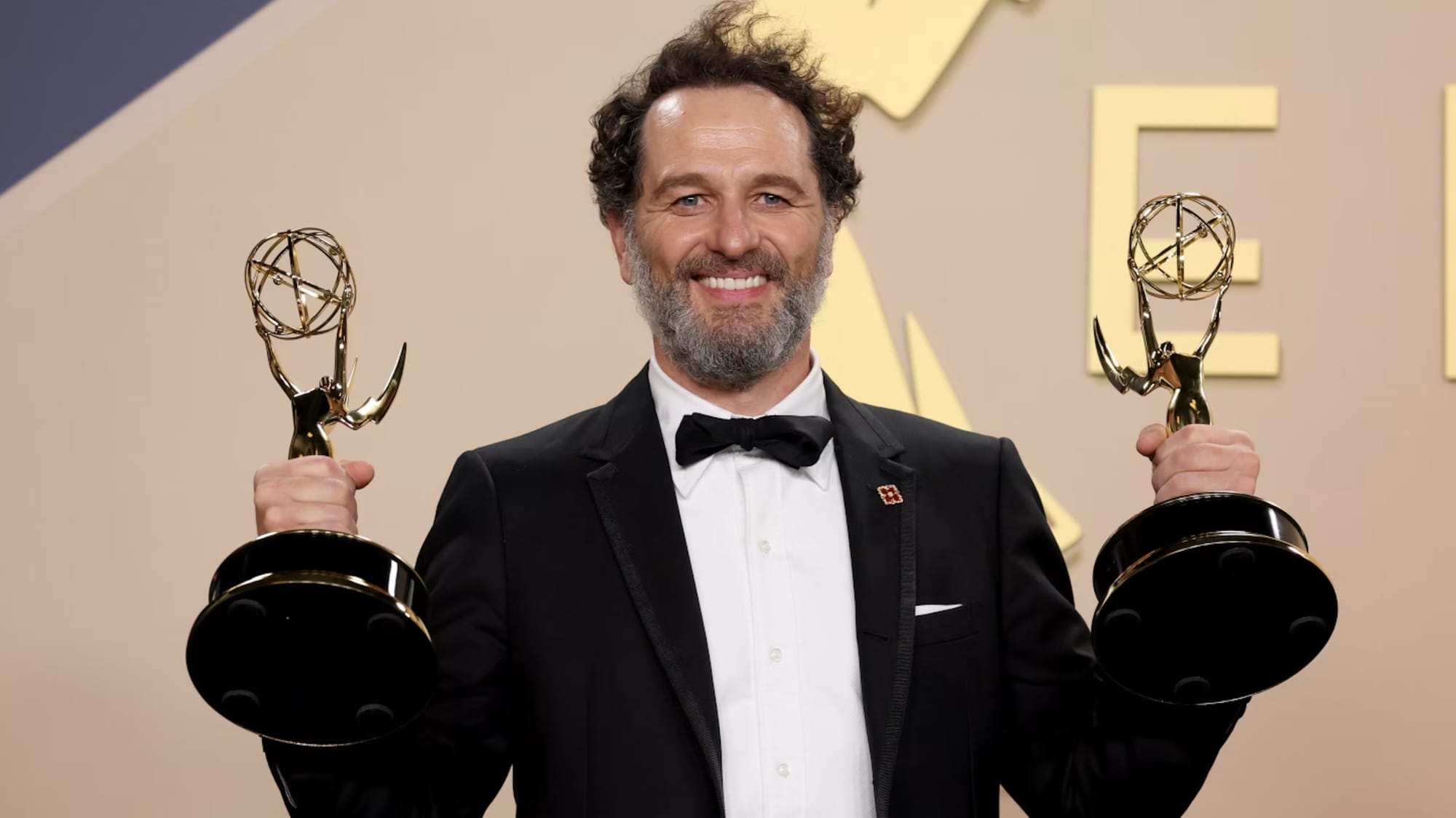 2026 Emmy Ödülleri’nde ‘Widow’s Bay’ Fırtınası: 14 Ödülle Gecenin Galibi